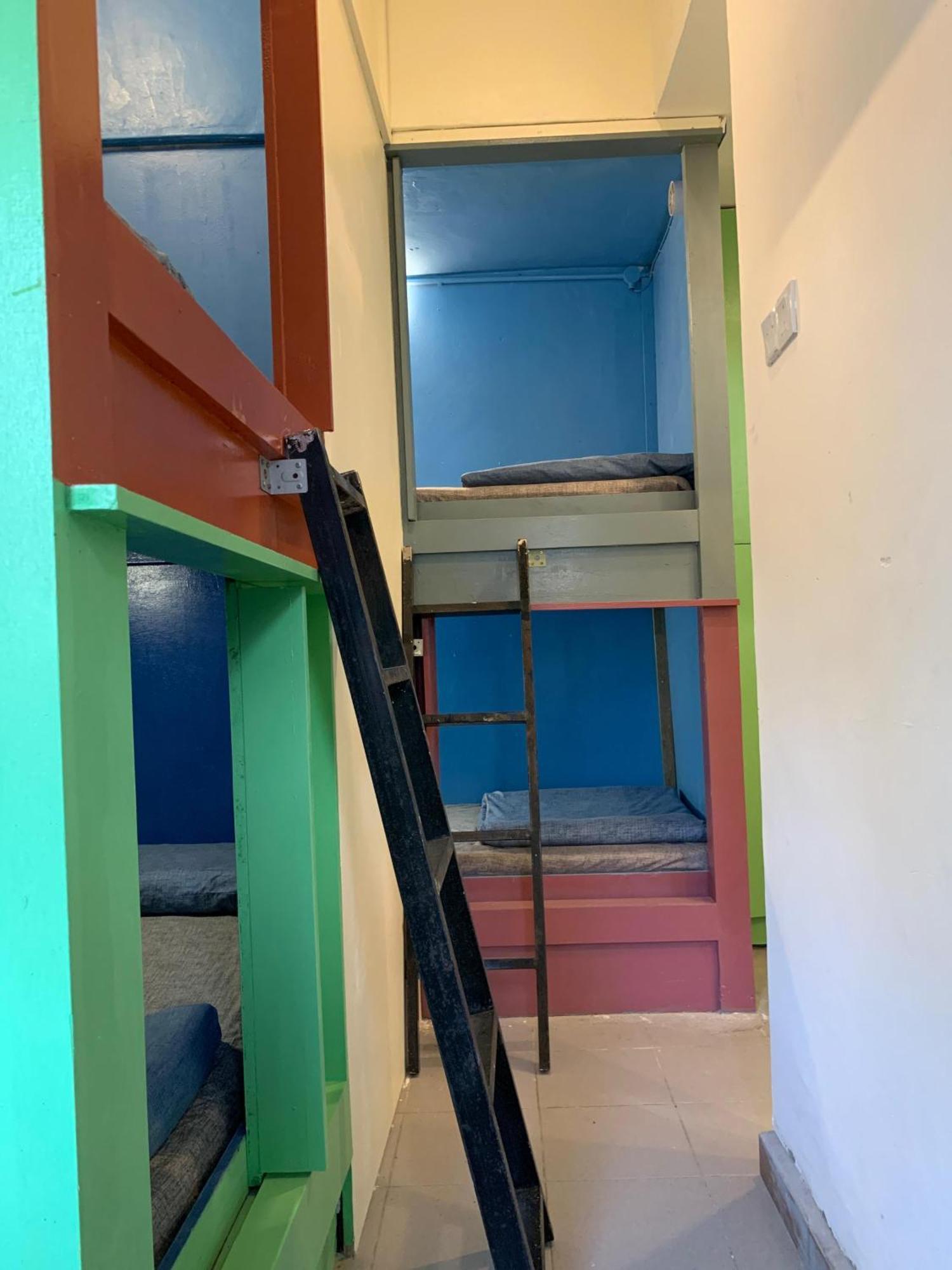 Bestow Capsule Hostel Kuala Lumpur Exterior foto